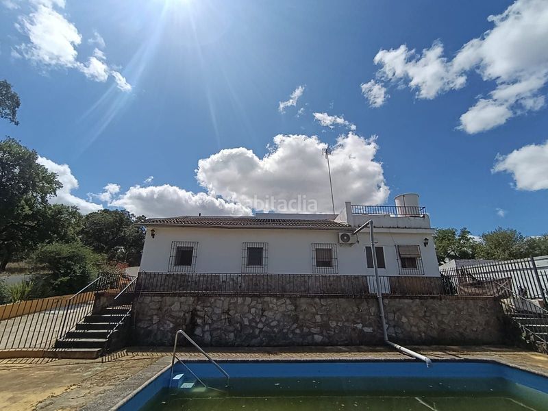 Foto d2e2ac96-f445-4a5c-8348-a420a5e09881. Casa amb piscina a Castilblanco de los Arroyos