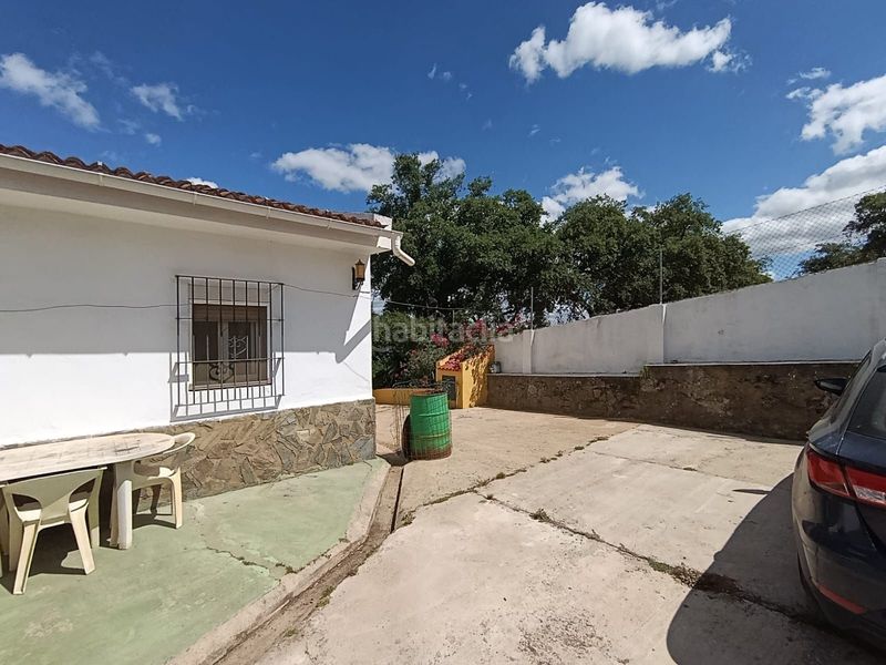 Foto fa87ac70-1e6b-4b1b-95eb-6d5c94749f18. Casa amb piscina a Castilblanco de los Arroyos