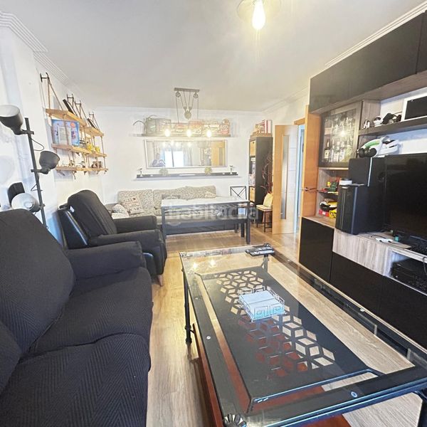Foto ce9d8de2-db9d-4815-947f-7d565cfacf60. Casa adossada a Alcalá del Río