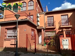 Casa adossada a Angustias - Chana - Encina. Se vende. casa adosada en el barrio de la chana, granada.
