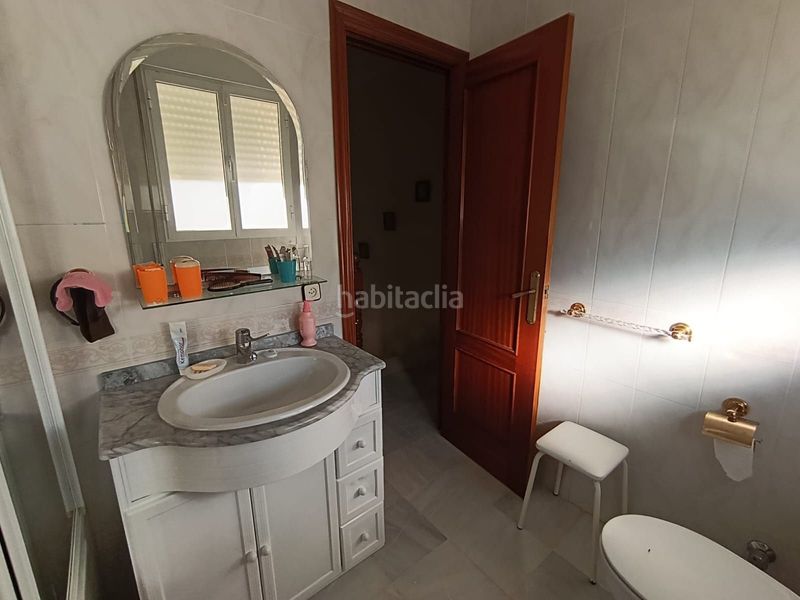 Foto 1f74c48d-222d-4a3d-8a48-04de54d58e3c. Casa adossada a Castilblanco de los Arroyos