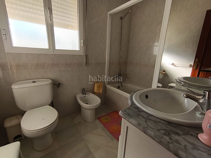Foto be399578-8e18-4fba-a24f-13f2bc94e455. Casa adossada a Castilblanco de los Arroyos