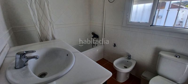 Foto 681c0451-6877-43e2-92a7-92cffb147db0. Casa adossada a Castilblanco de los Arroyos