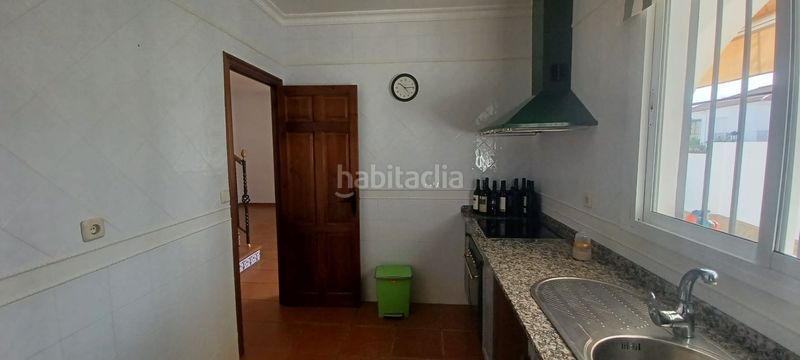 Foto ab4a2a7c-1535-4f03-b810-82057cd2ecdc. Casa adossada a Castilblanco de los Arroyos