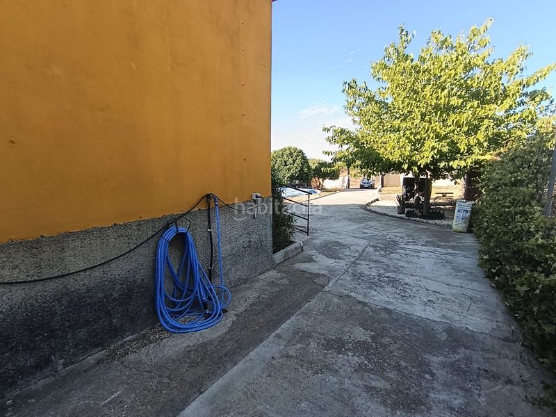 Foto 164a8f89-75dd-4cbf-a415-34f0be2537b9. Casa amb piscina a Castilblanco de los Arroyos