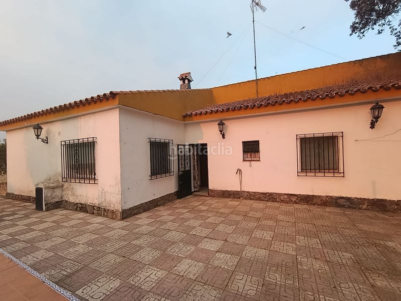 Foto 63a74a34-2d75-4c48-8be1-dcc3465af26f. Casa amb piscina a Castilblanco de los Arroyos