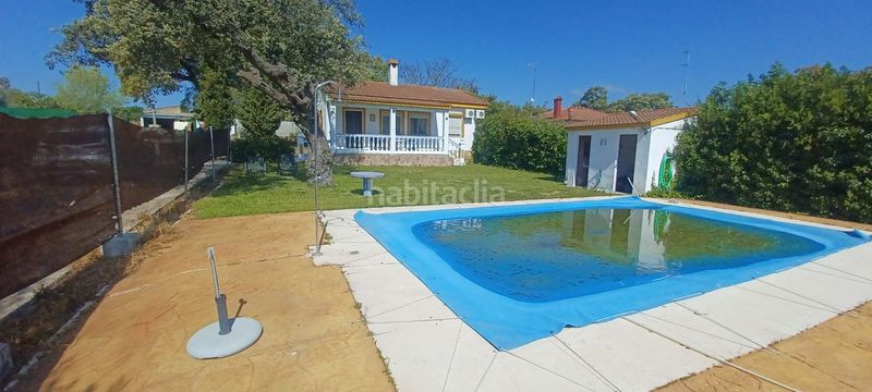 Foto e6d5d198-4c40-4278-b405-0fb94e7278af. Casa amb piscina a Castilblanco de los Arroyos
