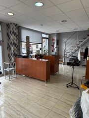 Locale commerciale in Carrer de tortosa 64. Local peluqueria en venta en torreforta