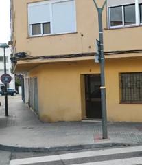 Pis a Carrer de la segarra 29. Piso y almacen con patio en torreforta