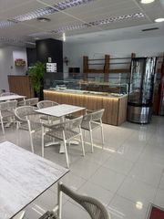 Umzug Geschäftsraum in Avinguda de pere el cerimoniós 11. Se traspasa cafeteria pasteleria