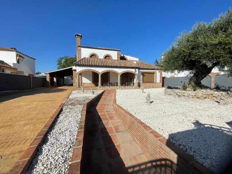Foto f57ad2fa-f736-484c-859f-5300d4416475. Xalet amb xemeneia aparcament piscina a Arcos de la Frontera