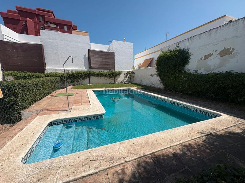 Foto ae03d176-0097-4382-a266-31cf0db3d658. Chalet emblemático chalet con piscina privada en Playa de la Regla Chipiona