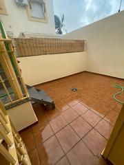 Lloguer Apartament  Calle blas infante. Planta baja con patio trasero, ideal para parejas