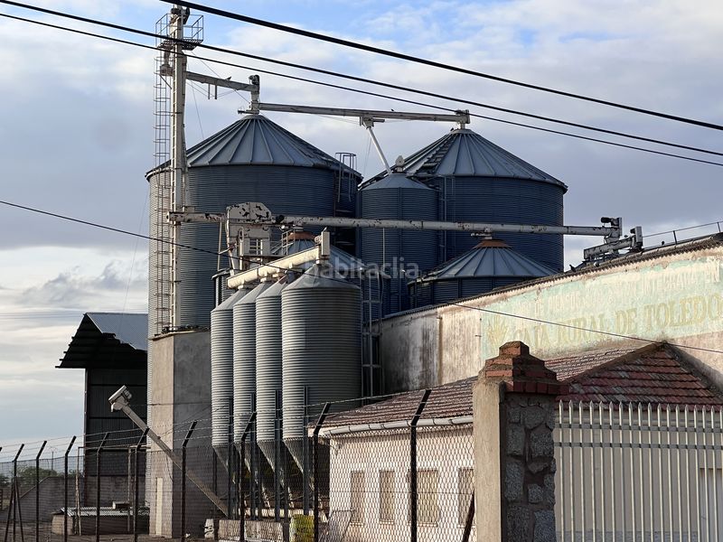 Foto c960e66f-8ba2-4800-8bfb-26361e501e18. Fabrikhalle in avenida de las lagunas 23 in Villafranca de los Caballeros