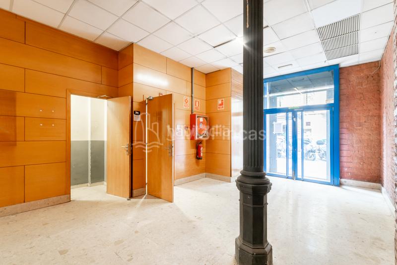 Foto 507eca42-88ae-4bda-9a7f-9c3cacfd2ff8. Lloguer local comercial a Dreta de l´Eixample Barcelona