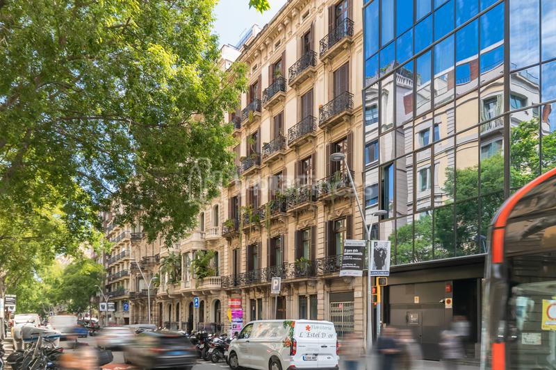 Foto b166fcfa-ddb9-4f05-b741-5881171e39e2. Lloguer local comercial a Dreta de l´Eixample Barcelona