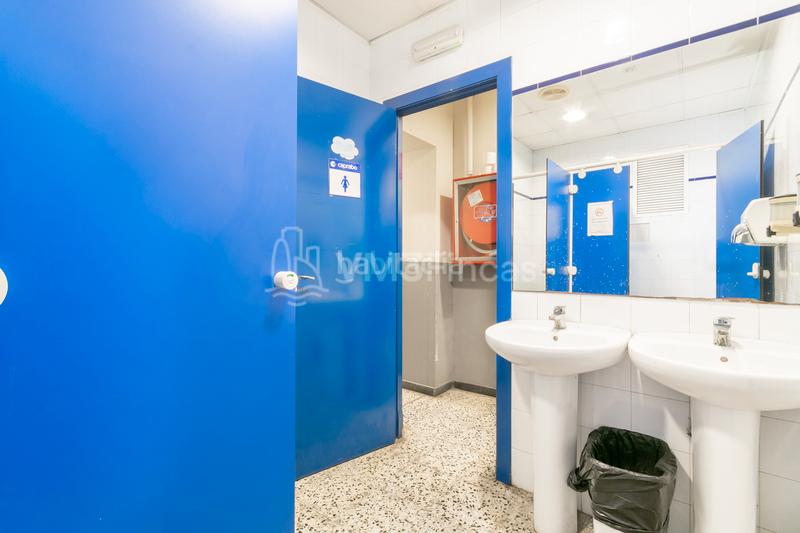 Foto b91d0b21-bf7c-476e-b848-b0bc77d0fa6b. Lloguer local comercial a Dreta de l´Eixample Barcelona