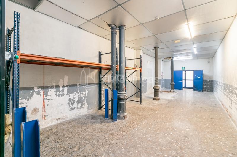 Foto deb7d5f5-76ae-4100-86ae-26a2e6af1e26. Lloguer local comercial a Dreta de l´Eixample Barcelona