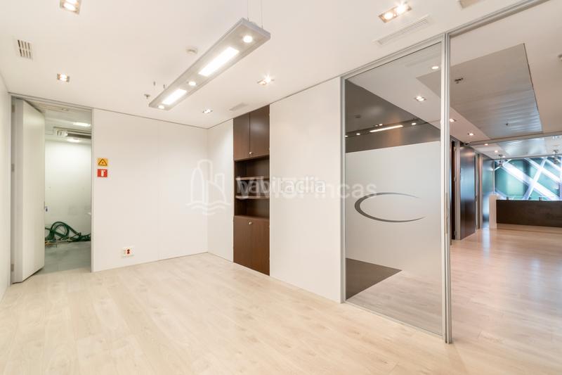 Foto f5739f38-a1a6-41c8-a9e3-11897e060a5e. Affitto ufficio con riscaldamento parcheggio in Santa Eulàlia Hospitalet de Llobregat (L´)