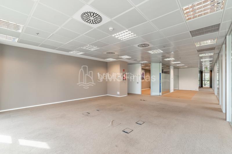 Foto 1fd43212-6935-46f6-bfbe-bc4d9fa57752. Rent office space with heating parking in Santa Eulàlia Hospitalet de Llobregat (L´)