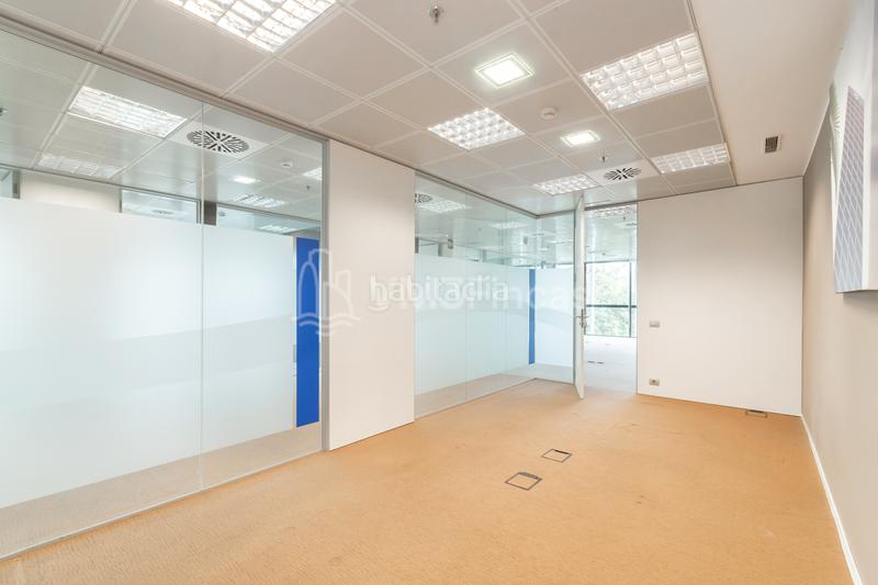 Foto 59dec67d-2daa-4df6-9579-cf9cc7f07113. Rent office space with heating parking in Santa Eulàlia Hospitalet de Llobregat (L´)