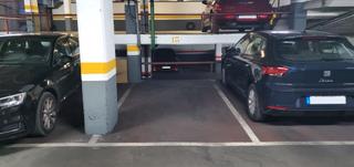 Parking coche en Carrer dels comtes de bell-lloc 79