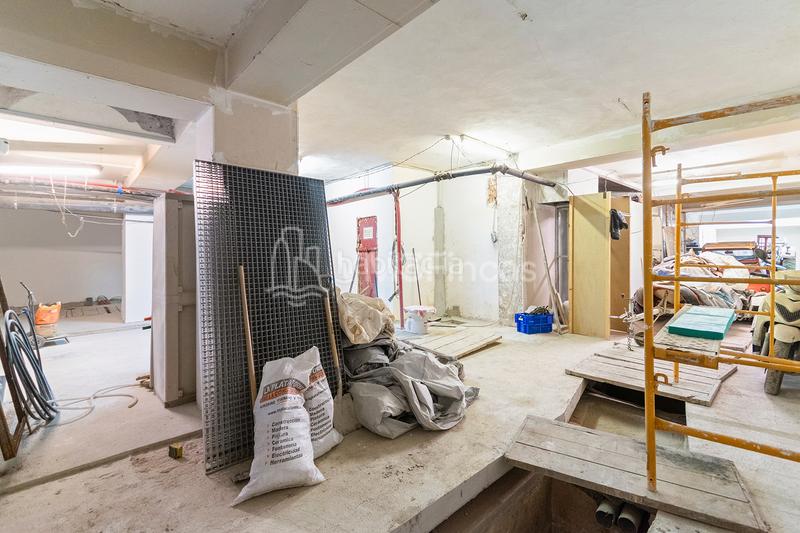 Foto f1b05f3a-0b6e-41e6-a596-bd2f1ba8e40e. Alquiler local comercial en L´Antiga Esquerra de l´Eixample Barcelona