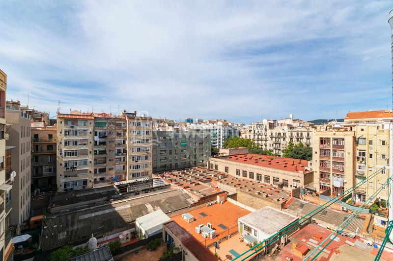 Foto 401d36a9-a4b7-4832-90c4-0ad947207c59. Lloguer àtic amb calefacció a La Nova Esquerra de l´Eixample Barcelona