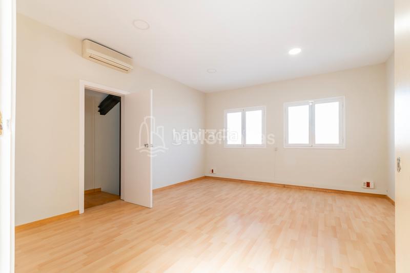 Foto 72136cfd-d0c4-468c-bc61-b83eca8e7745. Rent office space with heating in Gòtic Barcelona