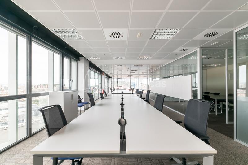 Foto f58f52cc-4395-41dd-ba2f-3c3de696a724. Rent office space with heating parking in Santa Eulàlia Hospitalet de Llobregat (L´)