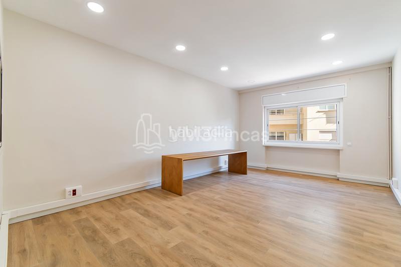 Foto 1377c8b0-4eb6-4c7c-a41a-2cfbc9060bed. Location bureau avec chauffage dans L´Antiga Esquerra de l´Eixample Barcelona