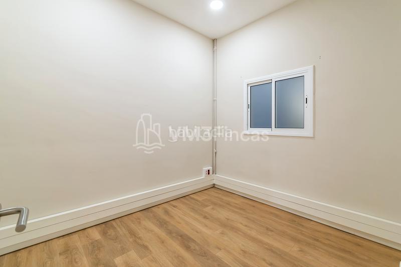 Foto b04a98aa-843d-44d1-a54a-db96cd130040. Location bureau avec chauffage dans L´Antiga Esquerra de l´Eixample Barcelona