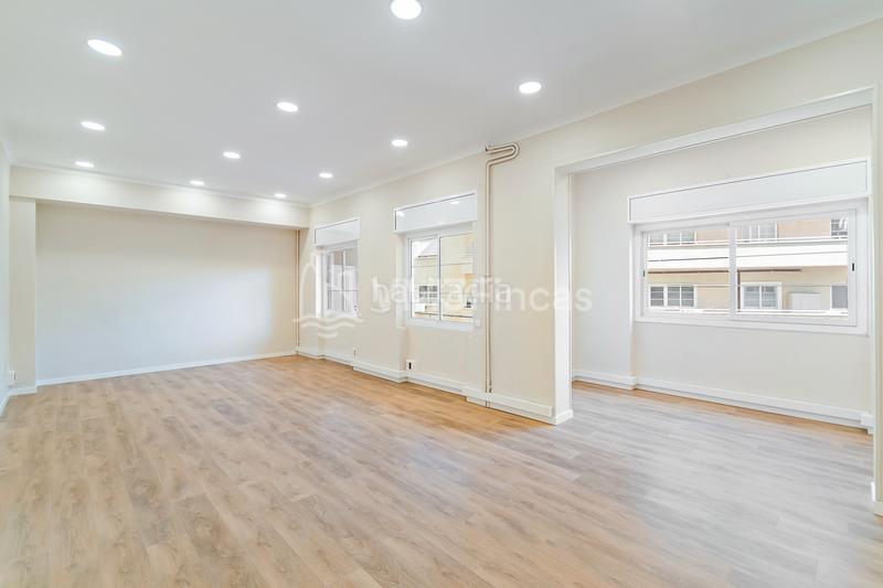 Foto c3f803de-d3fb-4c35-8269-34bcce61b358. Alquiler oficina en L´Antiga Esquerra de l´Eixample Barcelona