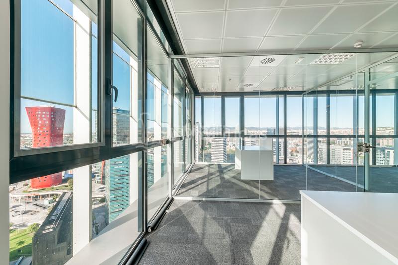 Foto 702b877e-f491-4d0e-b47f-8e477e55de89. Office space with heating parking in Santa Eulàlia Hospitalet de Llobregat (L´)