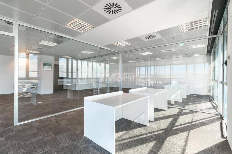 Foto dee8103b-624a-497c-9fe2-0ea04cae290a. Office space with heating parking in Santa Eulàlia Hospitalet de Llobregat (L´)