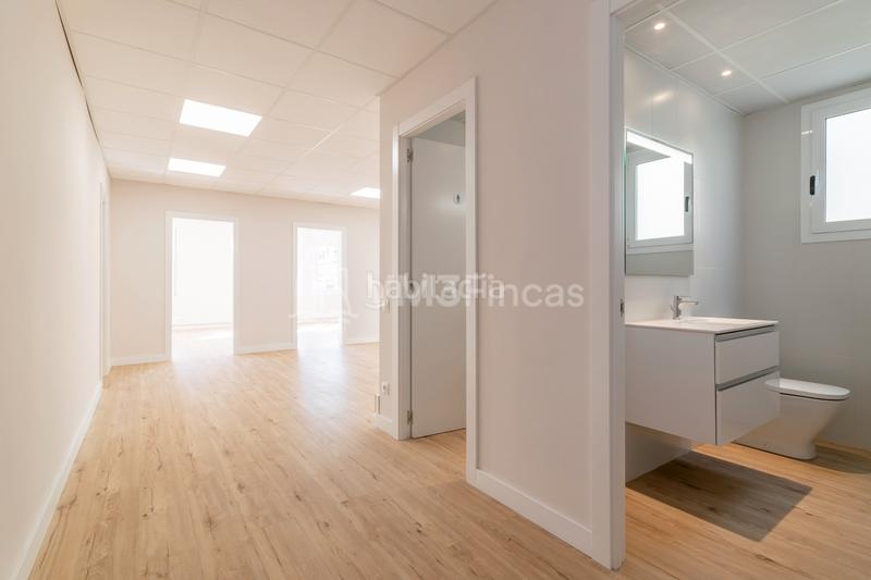 Foto 3bd21b9d-a4e3-40ea-8d10-8964778a2c69. Alquiler oficina en Dreta de l´Eixample Barcelona