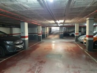 Aparcament cotxe  Carrer de torres i amat