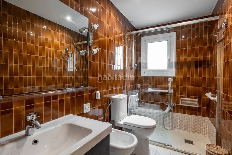 Foto 087193ab-0b9c-47f6-9c8b-7bf0b7041c99. Piso  de 4 habitaciones en venta en calle calabria en Barcelona