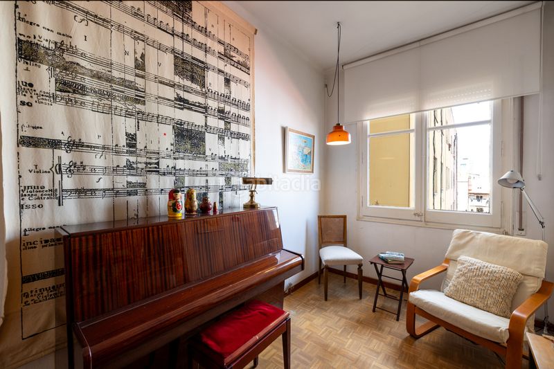 Foto 3be5786d-a0c2-42f5-a067-7442747d994d. Piso  de 4 habitaciones en venta en calle calabria en Barcelona