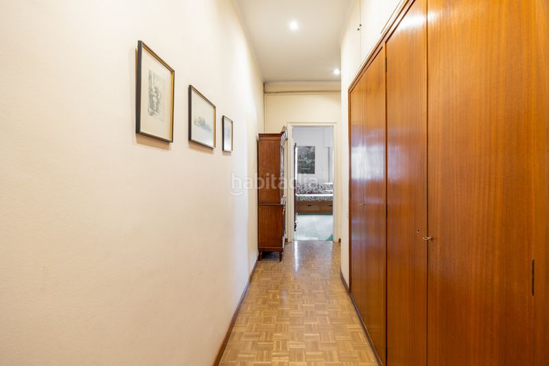 Foto 3f634730-8a64-4331-a8bc-665a3e6e557b. Piso  de 4 habitaciones en venta en calle calabria en Barcelona
