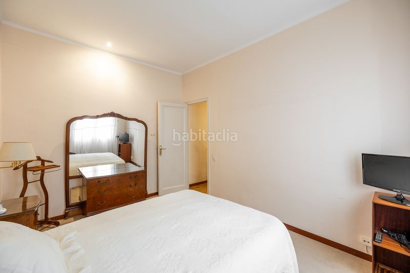 Foto 40f22b06-6d90-4961-809d-e3d45dc405c0. Piso  de 4 habitaciones en venta en calle calabria en Barcelona