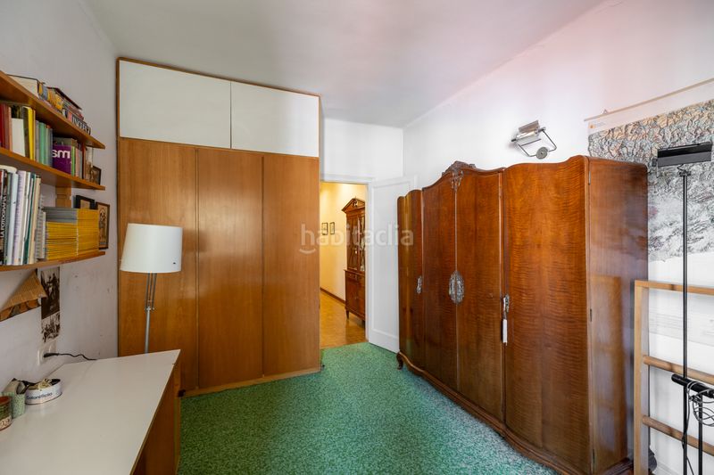 Foto 4a59d3d5-b266-4b8e-9f31-e90c56428d15. Piso  de 4 habitaciones en venta en calle calabria en Barcelona