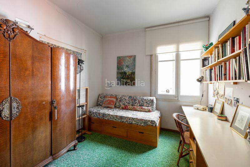 Foto 5d31912f-cca9-42a0-9ce3-0eb7a0fbbbe6. Piso  de 4 habitaciones en venta en calle calabria en Barcelona