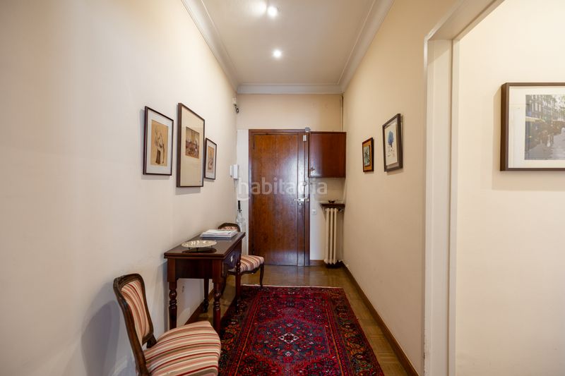 Foto 8a3f30e3-b366-4ed4-8972-dd5ed499fb48. Piso  de 4 habitaciones en venta en calle calabria en Barcelona