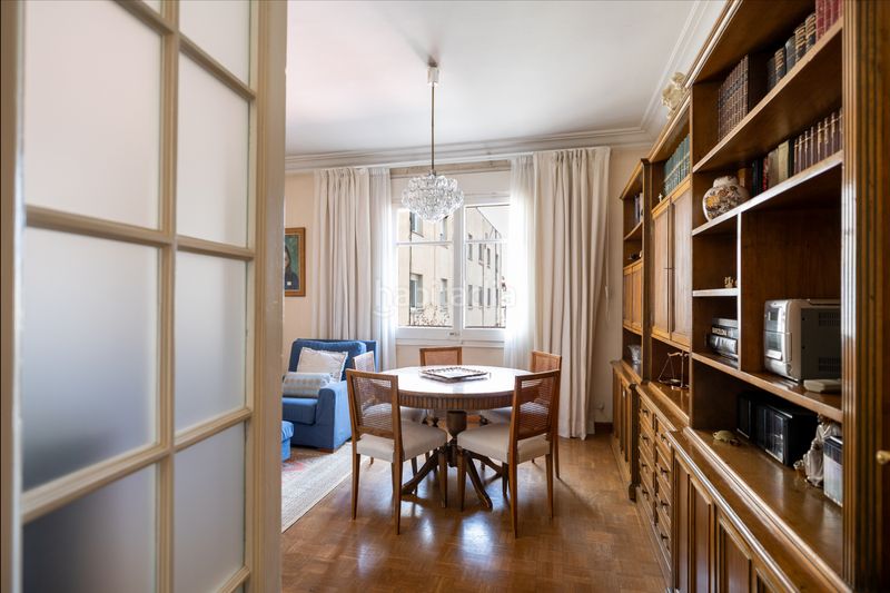 Foto 9be174b6-7453-4a05-9746-898a39dcba8e. Piso  de 4 habitaciones en venta en calle calabria en Barcelona