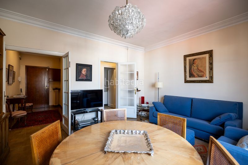 Foto bde3da9c-12b9-4dbc-ab8f-b05348427092. Piso  de 4 habitaciones en venta en calle calabria en Barcelona