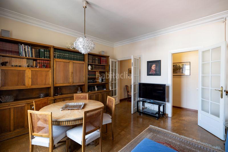 Foto c2443201-ad7d-4912-b5d3-0b516054023a. Piso  de 4 habitaciones en venta en calle calabria en Barcelona