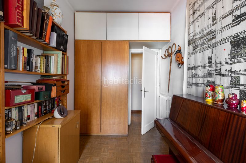 Foto c642ffaa-a204-401f-bd36-d115e2b39c1e. Piso  de 4 habitaciones en venta en calle calabria en Barcelona