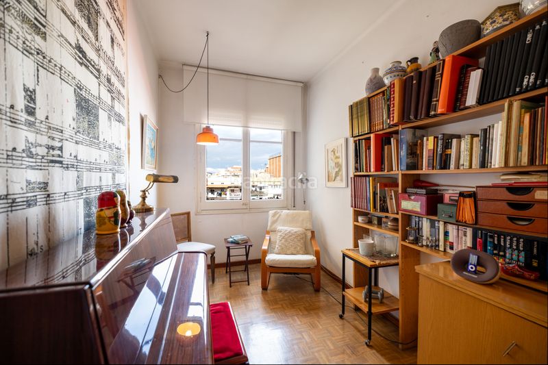 Foto e4ec2f0b-f7c3-466b-b443-12fa367a5206. Piso  de 4 habitaciones en venta en calle calabria en Barcelona