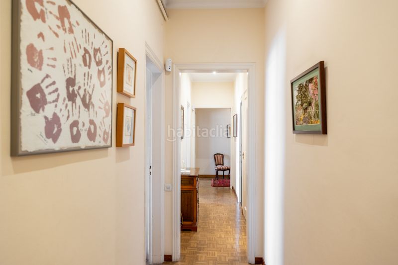 Foto f62b6f11-b6ee-48cf-a560-b0c5386037c5. Piso  de 4 habitaciones en venta en calle calabria en Barcelona